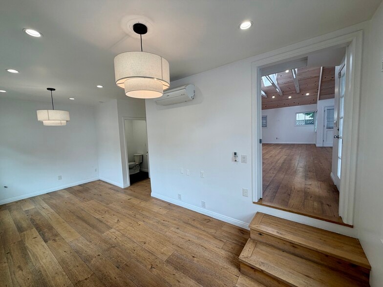 More Photos Of 798 Main St, Venice Storefront Retail Office For Lease