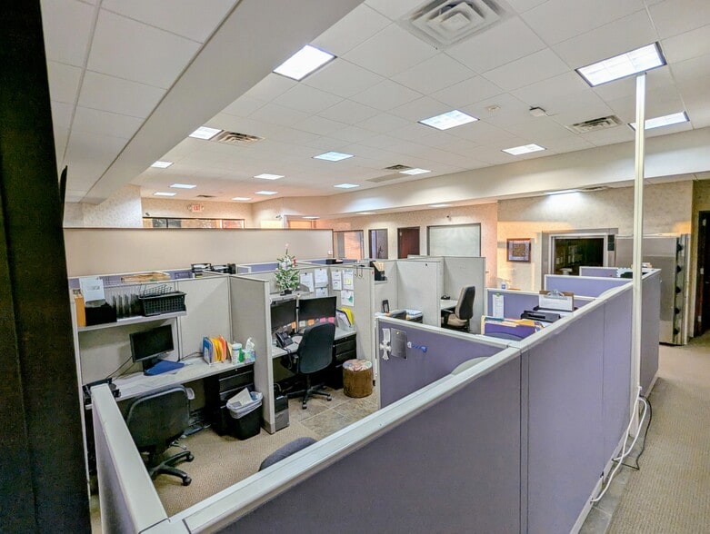 More Photos Of 13811 Murphy Rd, Stafford Bank For Lease