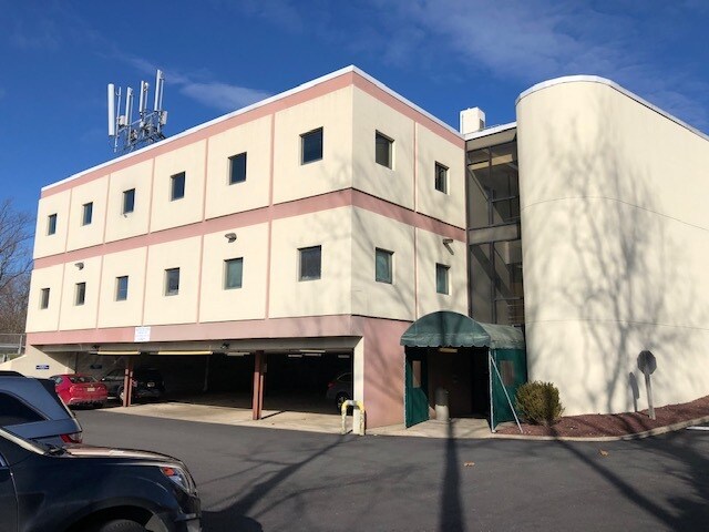 More Photos Of 340 E Northfield Rd, Livingston Medical For Sale