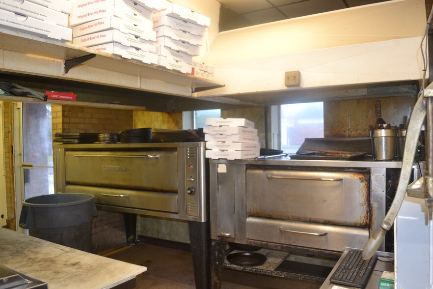 More Photos Of 880 Youngstown Poland Rd, Struthers Restaurant For Lease