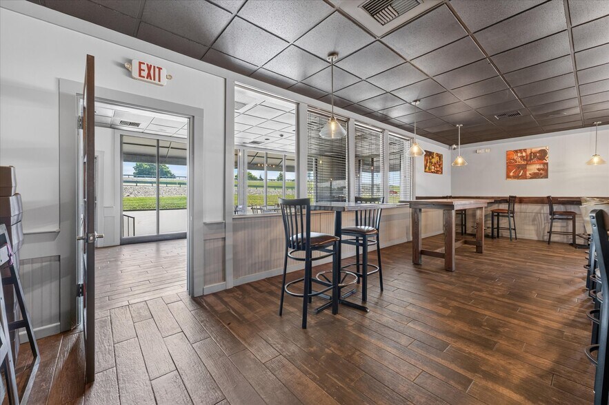 More Photos Of 4000 Fort Campbell Blvd, Hopkinsville Restaurant For Sale