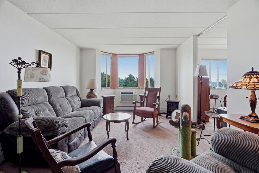 More Photos Of 985 Ivy Ave E, Saint Paul Apartments For Sale