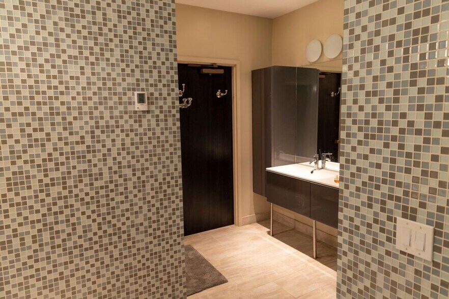 More Photos Of 4397 Federal Dr, Greensboro Flex For Lease