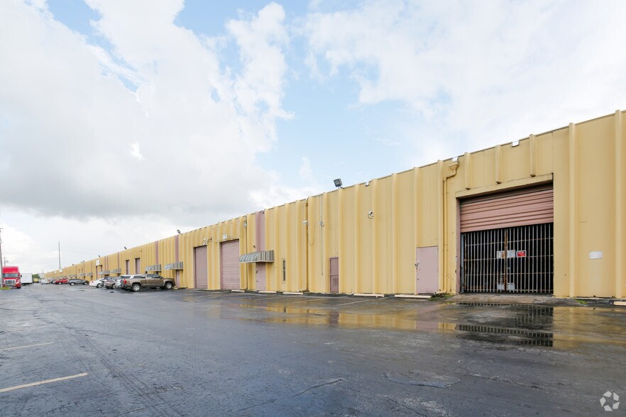 More Photos Of 6301-6333 NW 74th Ave, Miami Warehouse For Lease