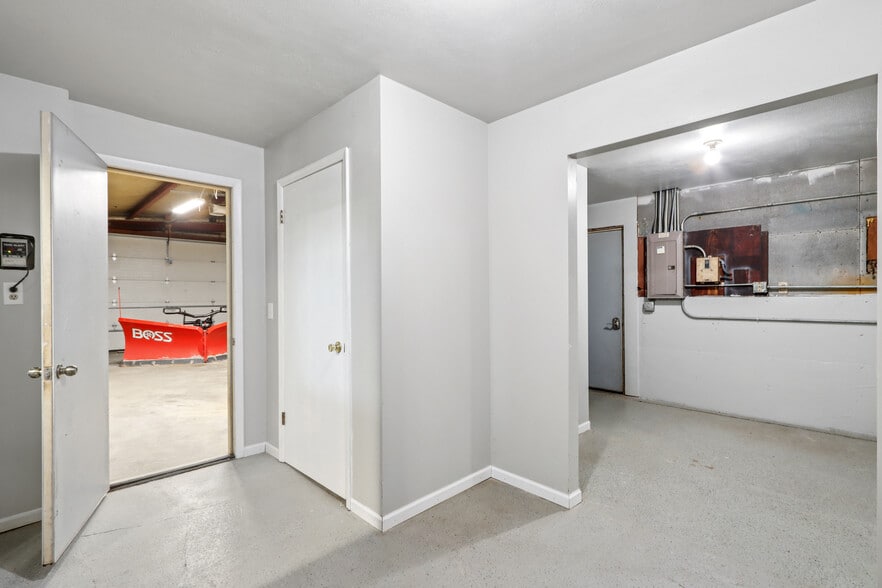 More Photos Of W9231 Bobolink Rd, Reeseville Warehouse For Sale