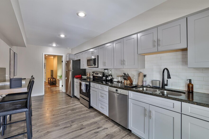 More Photos Of 2039 Madison Rd, Cincinnati Storefront Retail Office For Sale