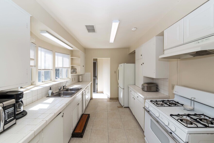 More Photos Of 1555 W Commonwealth Ave, Fullerton Office For Lease