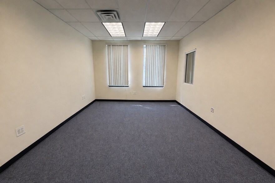 More Photos Of 545 Cary Ave, Staten Island Office For Lease