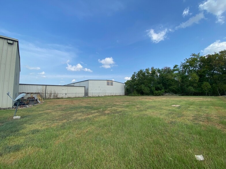 More Photos Of 4950 Washington Blvd, Beaumont Light Manufacturing For Sale