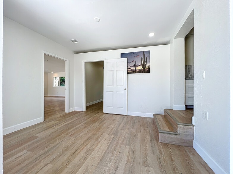 More Photos Of 507 East St, Longwood Office Residential For Lease