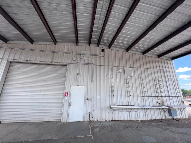 More Photos Of 811 S Santa Rita Ave, Tucson Warehouse For Lease
