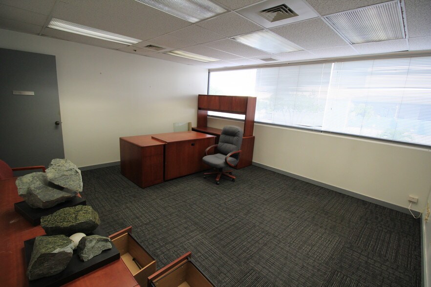 More Photos Of 99-061 Koaha Way, Aiea Warehouse For Lease