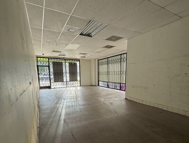 More Photos Of 1601-1607 N La Brea Ave, Los Angeles General Retail For Lease