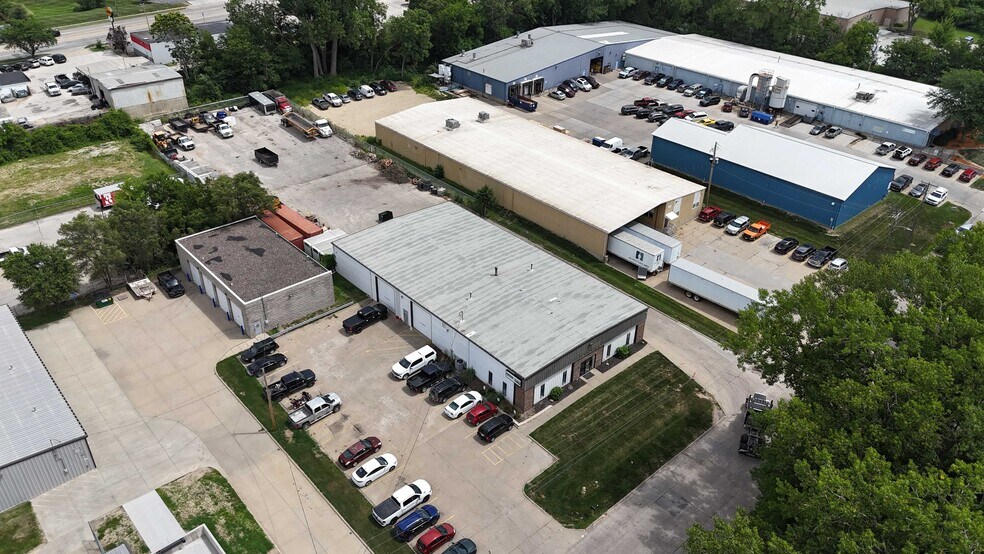 More Photos Of 2100 E Ovid Ave, Des Moines Service For Lease