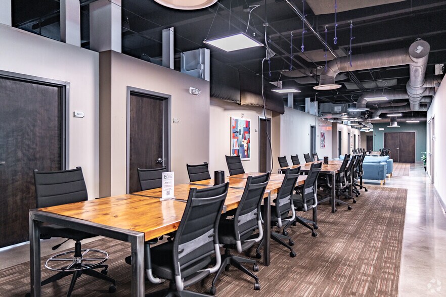 More Photos Of 1680 Fruitville Rd, Sarasota Office For Lease