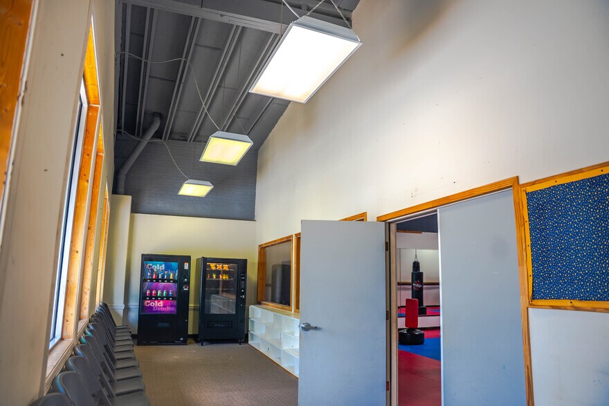 More Photos Of 239 Maxwell Ave, Greenwood General Retail For Sale