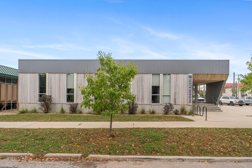 More Photos Of 616 Clay St, Cedar Falls Office For Sale