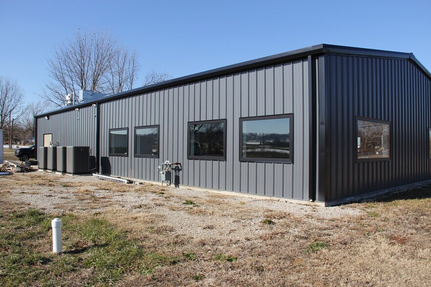 More Photos Of 311 9th st, Green Forest Flex For Sale