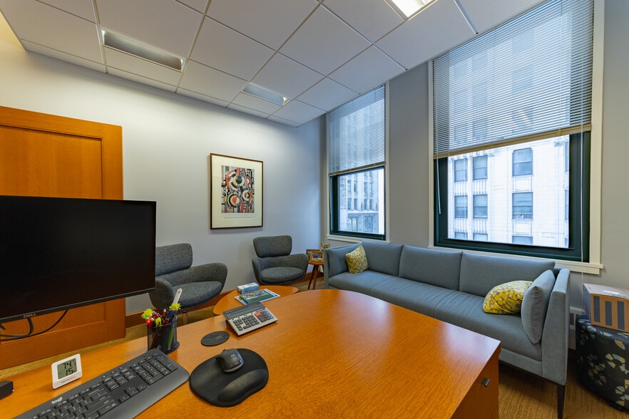 More Photos Of 50 E Washington St, Chicago Office For Sale