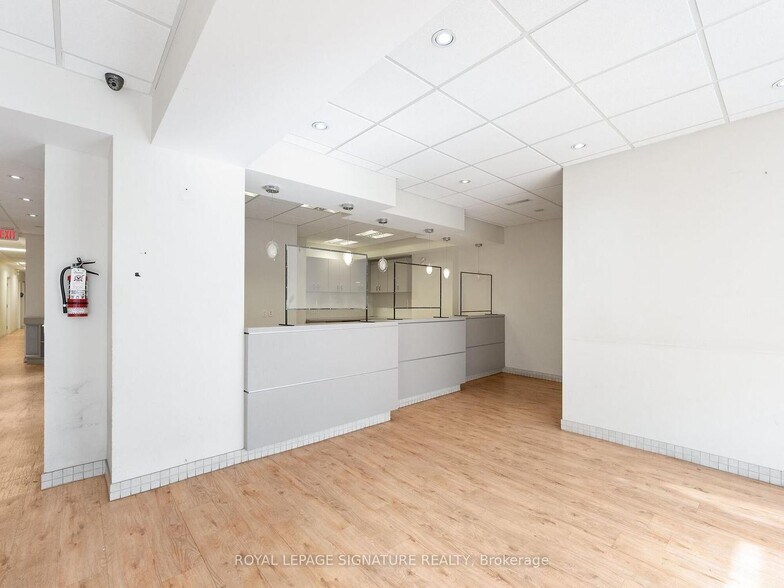 More Photos Of 1560 Queen St W, Toronto Storefront Retail Office For Lease