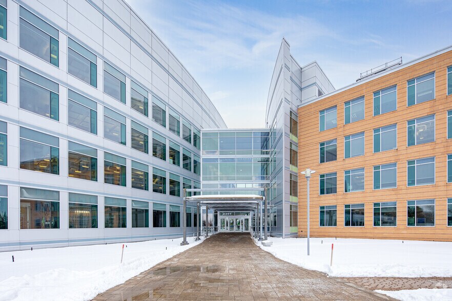More Photos Of 2351 Boul Alfred-Nobel, Montréal Office For Lease