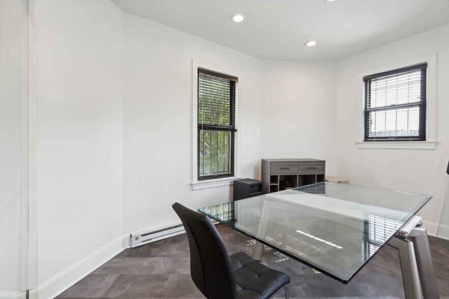 More Photos Of 925 U St NW, Washington Restaurant For Lease