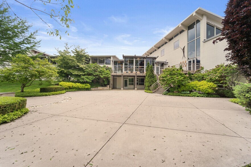 More Photos Of 8223 N Port Washington Rd, Fox Point Religious Facility For Lease