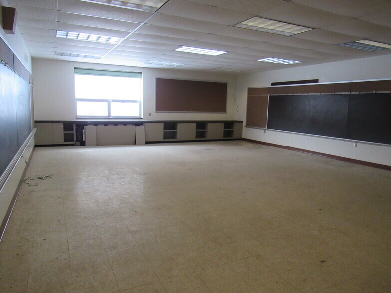 More Photos Of 201 Hoovertown Rd, Penfield Flex For Sale