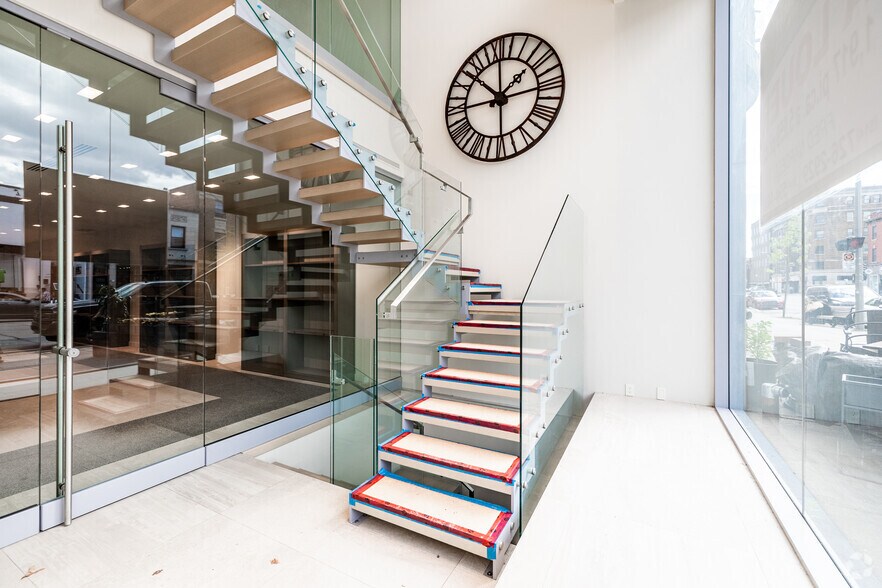 More Photos Of 4920 Rue Sherbrooke O, Westmount Storefront For Lease