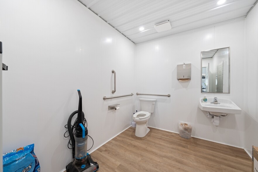 More Photos Of 2667 East Harbor Rd, Port Clinton Freestanding For Sale