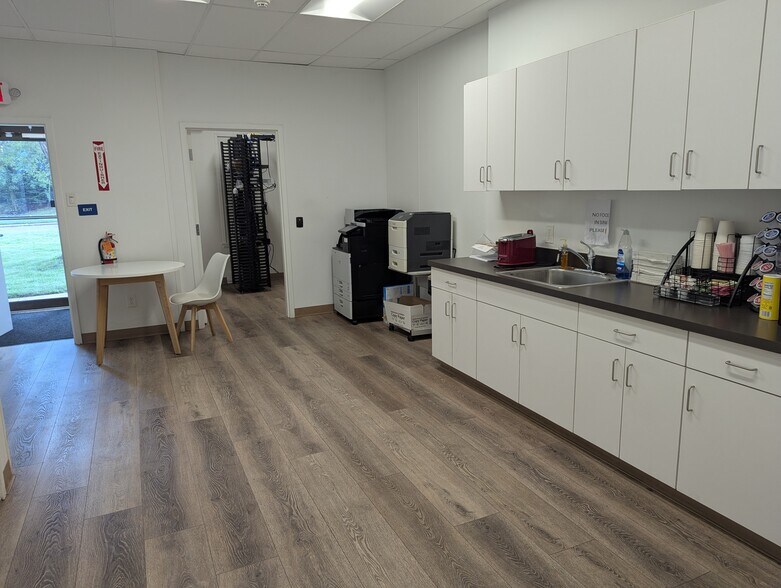 More Photos Of 375 Patricia Dr, Warminster Township Warehouse For Lease