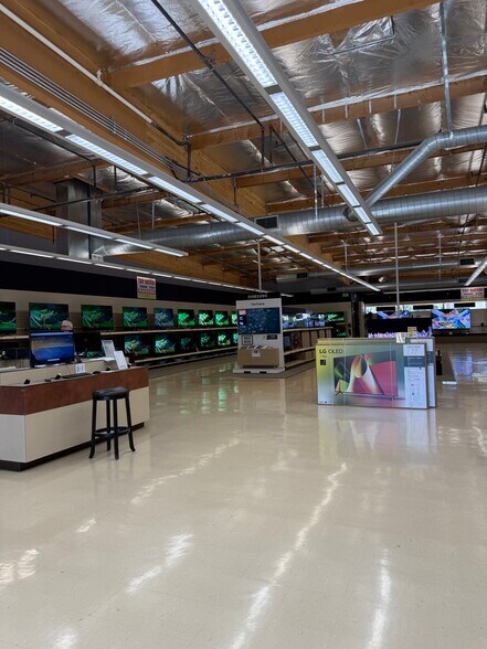 More Photos Of 7922 Dublin Blvd, Dublin Freestanding For Sale