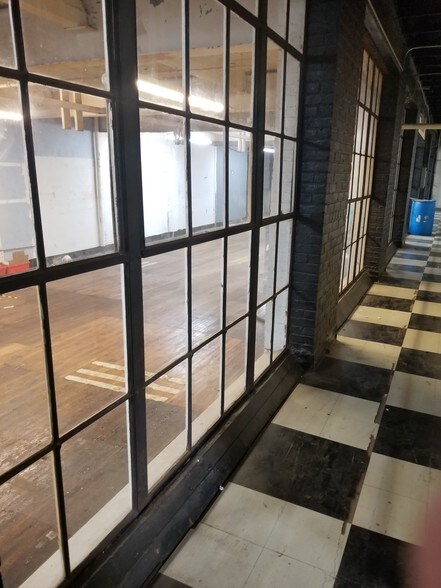 More Photos Of 2 Mill St, Cornwall Warehouse For Lease