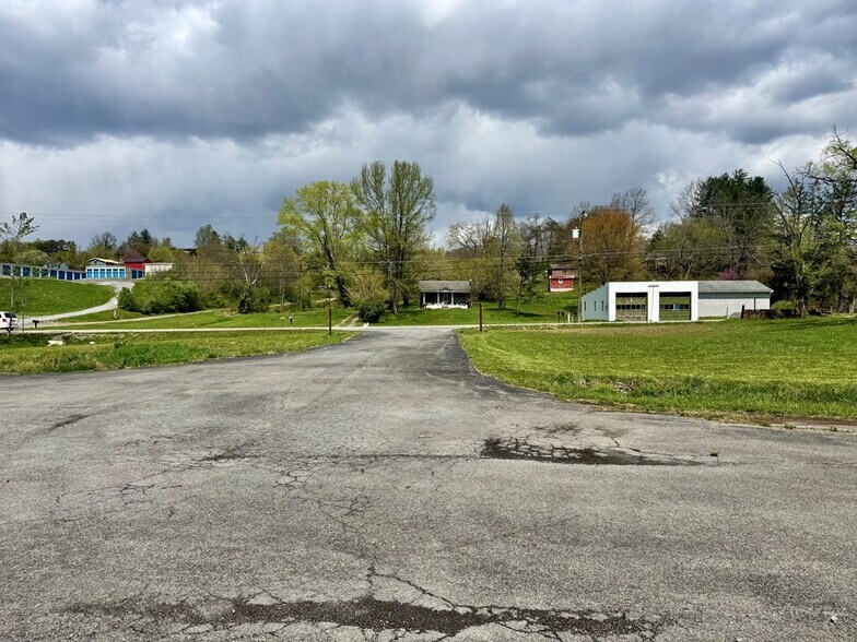 More Photos Of 868 State Route 3 and 12, Hinton Flex For Sale