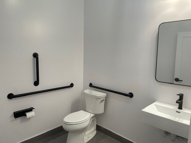 More Photos Of 2839 N Milwaukee Ave, Chicago Storefront Retail Office For Lease