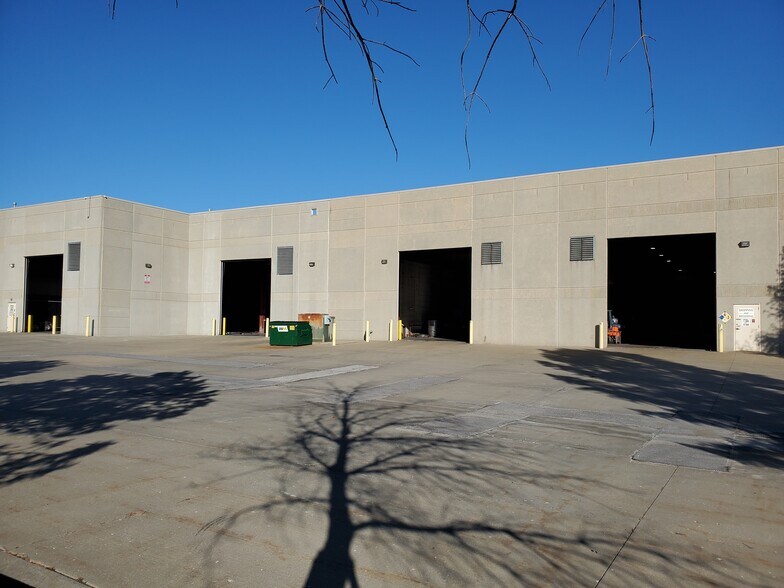 Primary Photo Of 3000 Heartland Dr, Liberty Warehouse For Sale