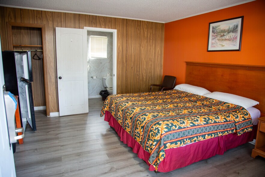 More Photos Of 539 S Main St, Baxley Hotel For Sale