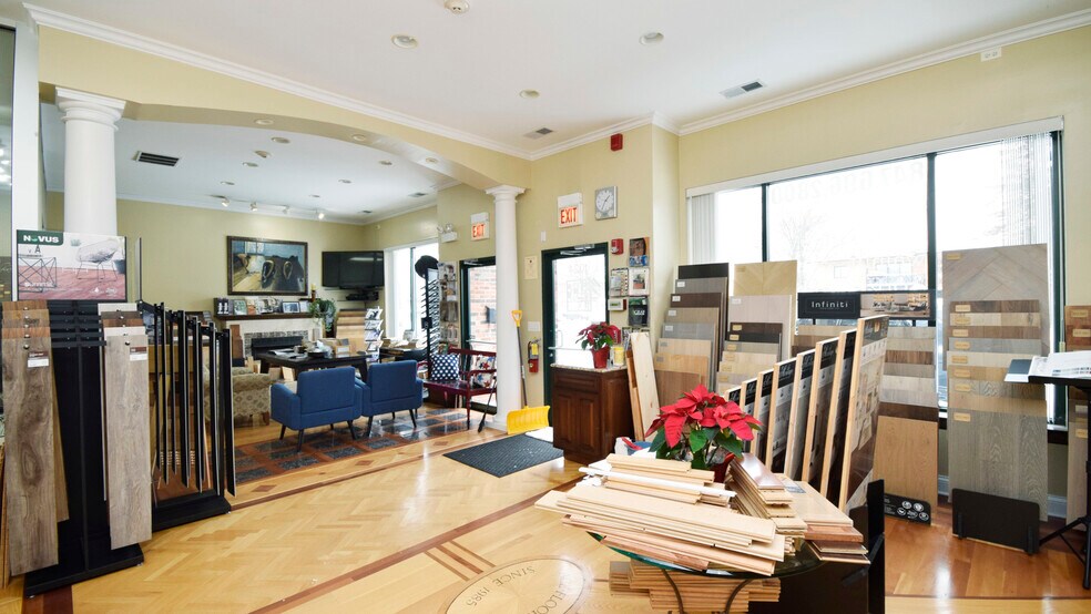 More Photos Of 1024-1036 Busse Hwy, Park Ridge Showroom For Sale