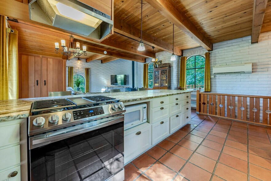 More Photos Of 1820 E 28th Ave, Eugene Multifamily For Sale