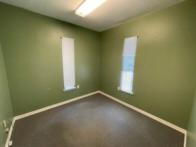 More Photos Of 2145 US Highway 441, Leesburg Office For Lease