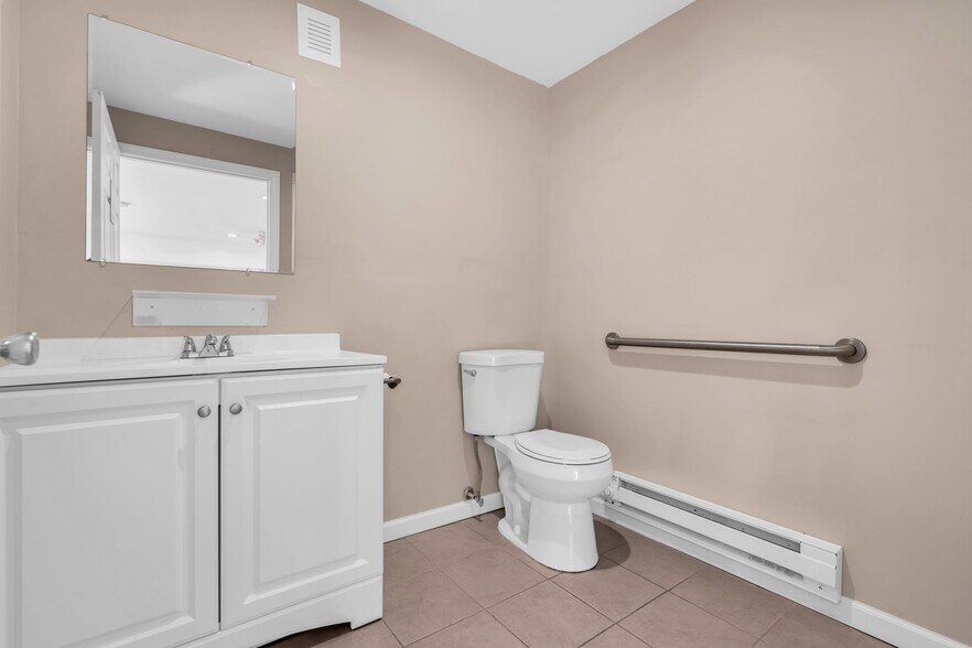 More Photos Of 11 E Main St, Tuckerton General Retail For Lease