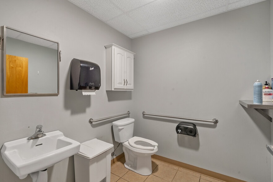 More Photos Of 34 Wright Ave, Auburn Truck Terminal For Sale