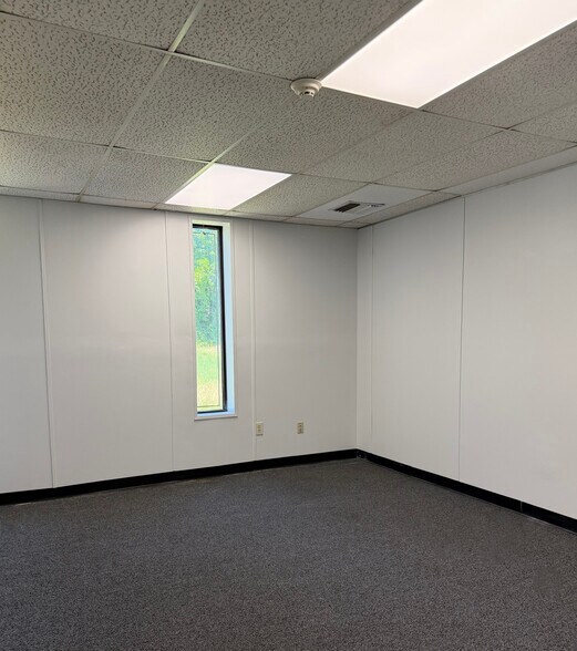 More Photos Of 1002 Industrial Dr, West Berlin Distribution For Lease