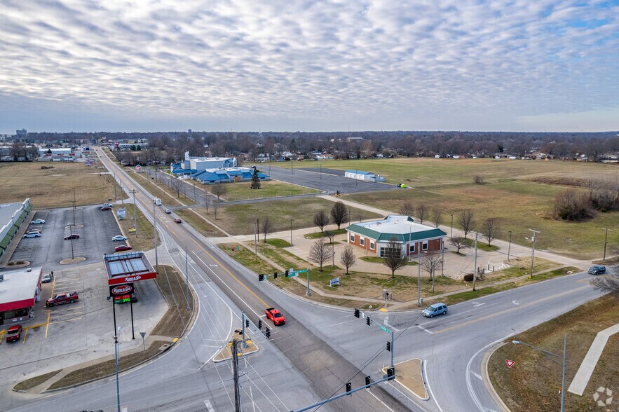 More Photos Of 3555 N Glenstone Ave, Springfield Bank For Sale