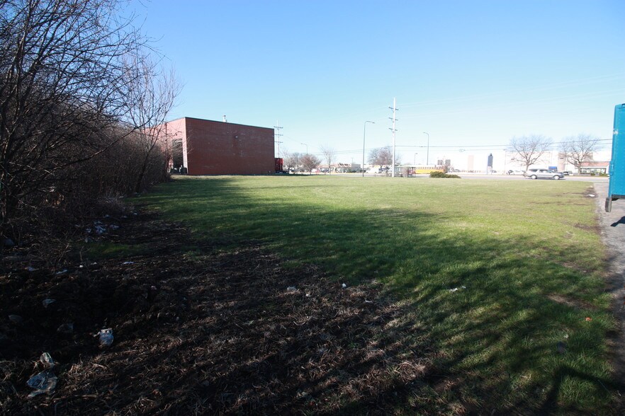 More Photos Of 1421 Busse Rd, Elk Grove Village Land For Lease