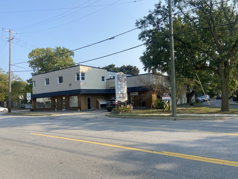 Primary Photo Of 606 N Saginaw St, Lapeer Storefront Retail Office For Lease