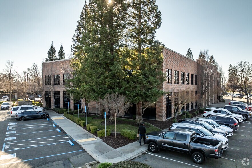 More Photos Of 4420 Auburn Blvd, Sacramento Office For Lease