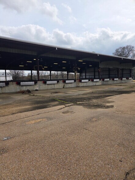 More Photos Of 1651 Kerr Dr, Jackson Unknown For Lease