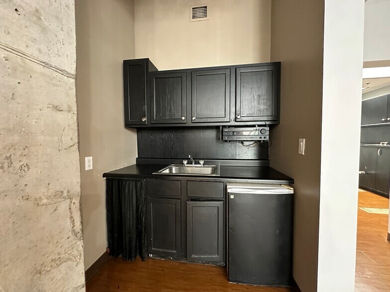 More Photos Of 4 S Linn St, Iowa City Office For Lease