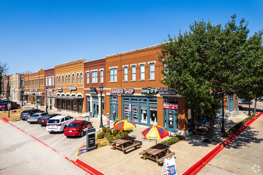 More Photos Of 300-900 Parker Sq, Flower Mound Unknown For Lease